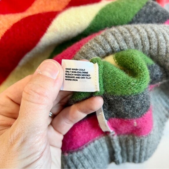 GAP 100% Lambswool Rainbow Stripe V-Neck Sweater Medium Multicolor Cozy - Picture 6 of 10